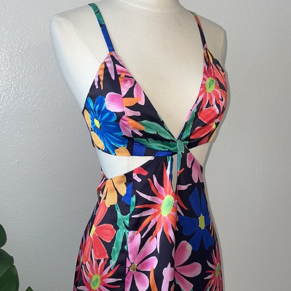 PATBO Aster Cut Out Maxi Dress - Picture 12 of 17